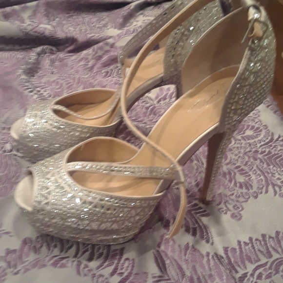 Shoes - Picture 2 of 4